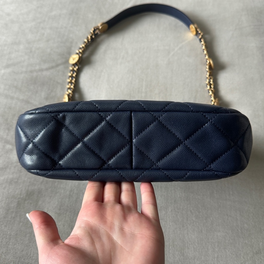 ⭐️CHANEL⭐️22A Twist Your Button Caviar Leather Hobo Shoulder Bag - Picture 4 of 16